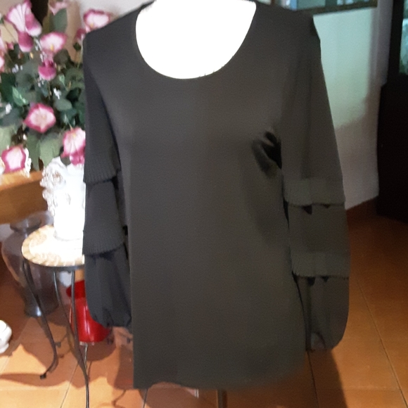 ALFANI Black Blouse Size S .runs. m - Picture 6 of 8